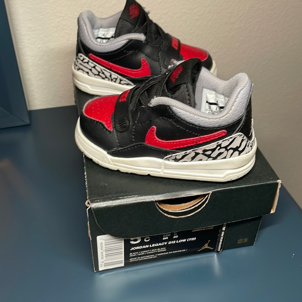 Jordan Legacy 312 Low- 5C (black/varsity red)